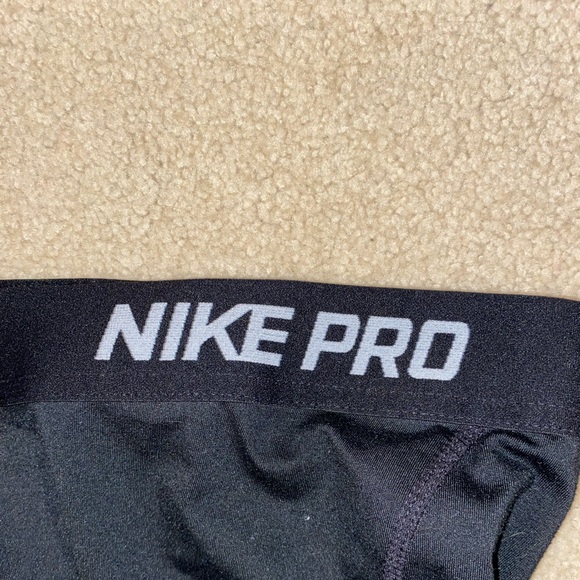 Woman’s Nike Pro Leggings Warm - Picture 3 of 6
